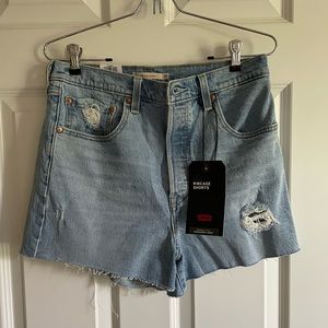 Levi’s Ribcage denim shorts